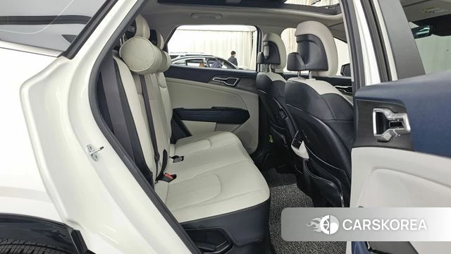 Kia Sportage 5th Generation Hybrid 2022 Белый из Кореи, фото 3