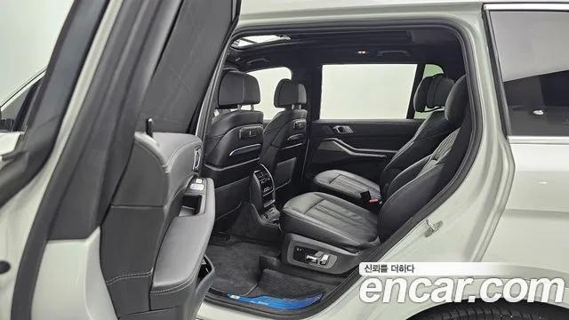 BMW X7 (G07) 2023 Белый из Кореи, фото 3