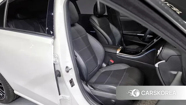 Mercedes-Benz C-Class W206 2022 Белый из Кореи, фото 3