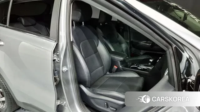 Kia Sportage The Bold 2021 Серебристо-серый из Кореи, фото 3