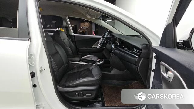 Kia Niro Plus 2022 Белый из Кореи, фото 3
