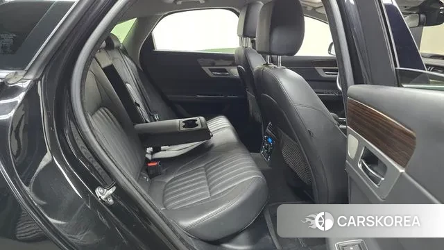 Jaguar XF (X260) 2018 Черный из Кореи, фото 3