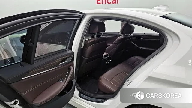 BMW 5 Series (G30) 2023 Белый из Кореи, фото 3