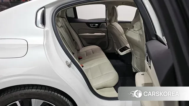 Volvo S60 3rd generation 2024 Белый из Кореи, фото 3