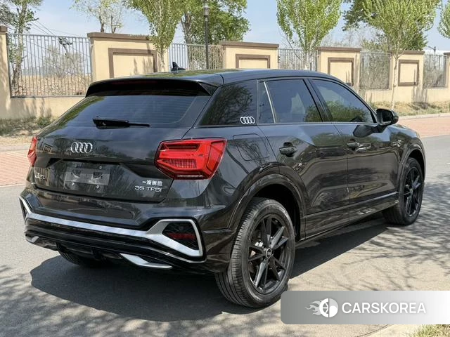Audi Q2L 2022 Темно-серый из Китая, фото 3