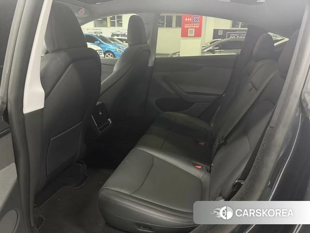 Tesla Model Y 2025 Черный из Китая, фото 3