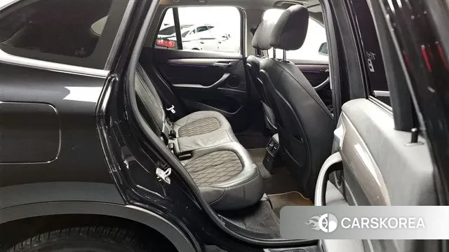 BMW X1 (F48) 2021 Черный из Кореи, фото 3