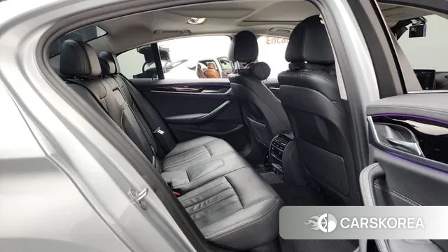 BMW 5 Series (G30) 2019 Серебряный из Кореи, фото 3