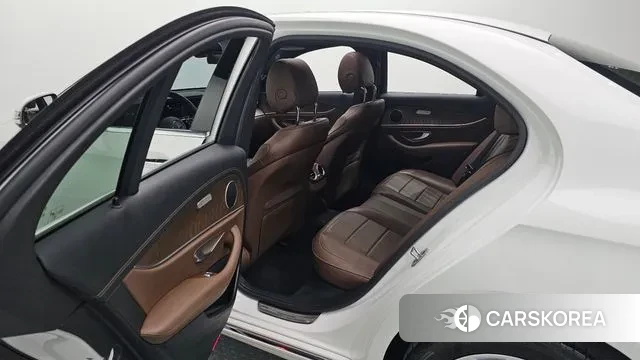 Mercedes-Benz E-Class W213 2022 Белый из Кореи, фото 3