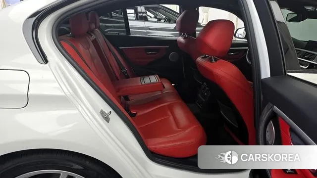 BMW 3 Series (F30) 2018 Белый из Кореи, фото 3