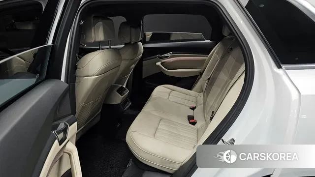 Audi e-Tron 2022 Белый из Кореи, фото 3