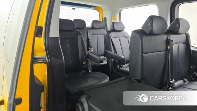Hyundai Staria 2023 Желтый из Кореи, фото 3