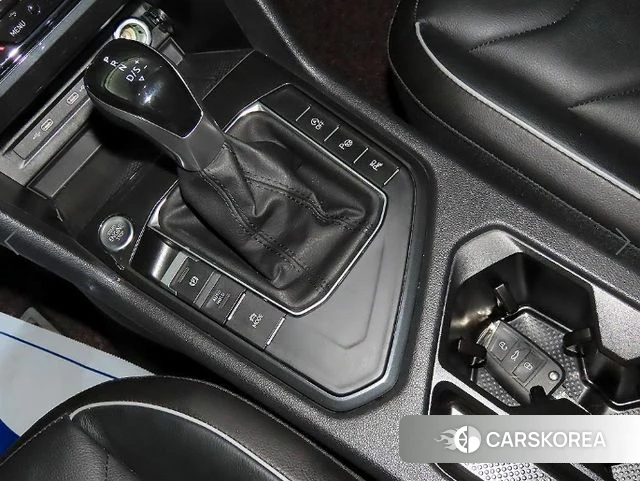 Volkswagen Tiguan second Generation 2022 Белый из Кореи, фото 3