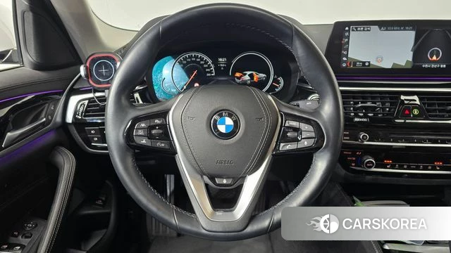BMW 5 Series (G30) 2018 Белый из Кореи, фото 3