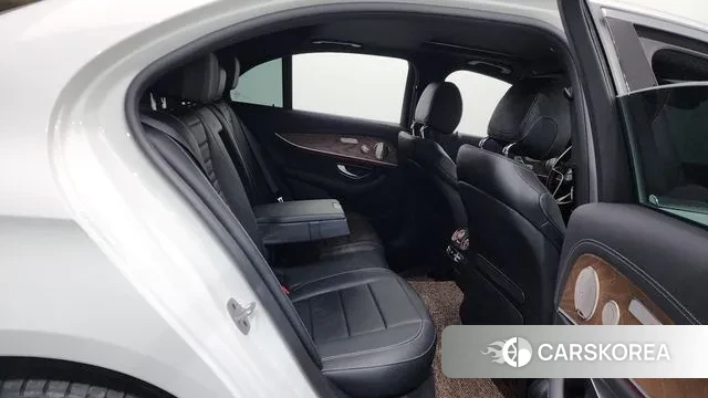 Mercedes-Benz E-Class W213 2021 Белый из Кореи, фото 3