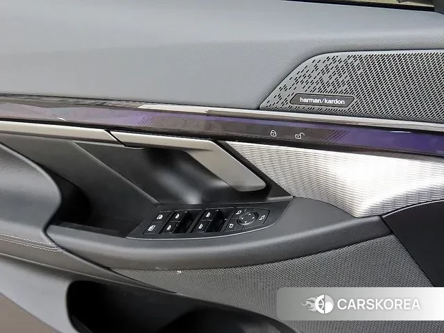 BMW 5 Series (G60) 2025 Черный из Кореи, фото 3