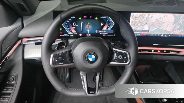 BMW 5 Series (G60) 2025 Белый из Кореи, фото 3