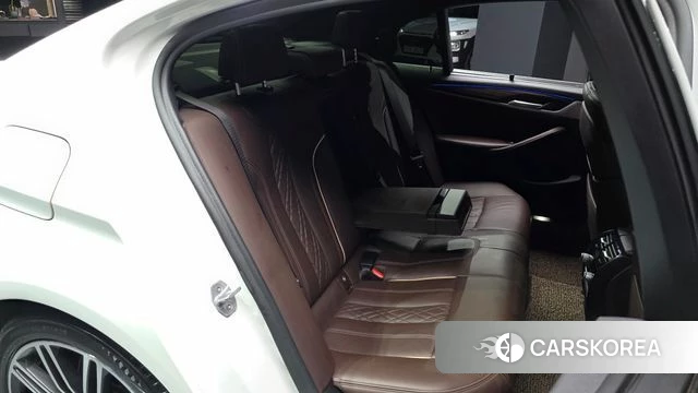 BMW 5 Series (G30) 2019 Белый из Кореи, фото 3