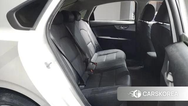 Kia The New K3 2nd generation 2022 Белый из Кореи, фото 3