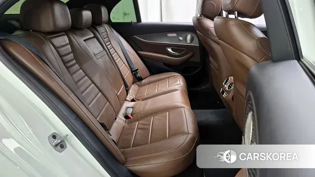 Mercedes-Benz E-Class W213 2022 Белый из Кореи, фото 3