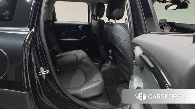 Mini Cooper 2023 Черный из Кореи, фото 3