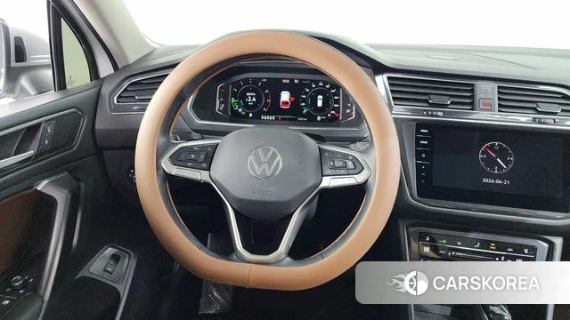 Volkswagen Tiguan Allspace 2022 Белый из Кореи, фото 3