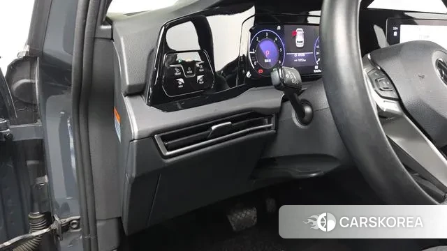 Volkswagen Golf 8th Generation 2022 Серый из Кореи, фото 3