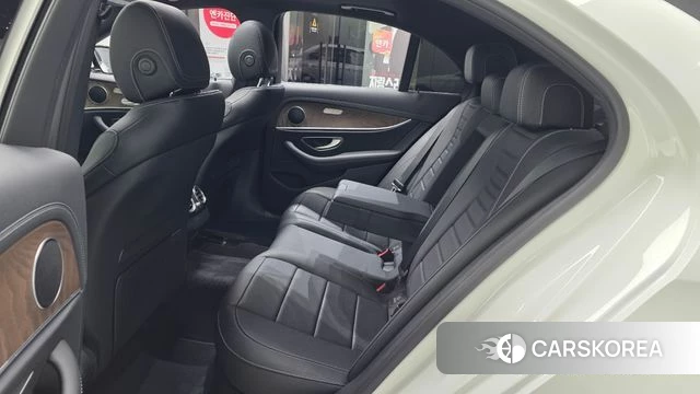 Mercedes-Benz E-Class W213 2022 Белый из Кореи, фото 3