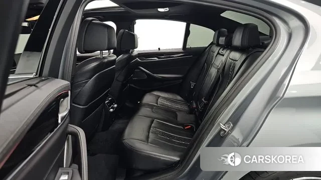 BMW 5 Series (G30) 2023 Серебристо-серый из Кореи, фото 3