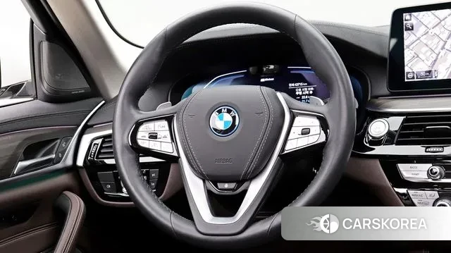 BMW 5 Series (G30) 2023 Белый из Кореи, фото 3