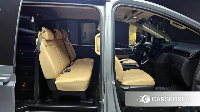 Hyundai Staria 2023 Серебряный из Кореи, фото 3