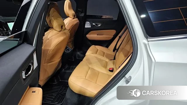 Volvo XC60 second Generation 2023 Белый из Кореи, фото 3