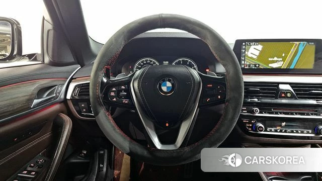 BMW 5 Series (G30) 2018 Белый из Кореи, фото 3