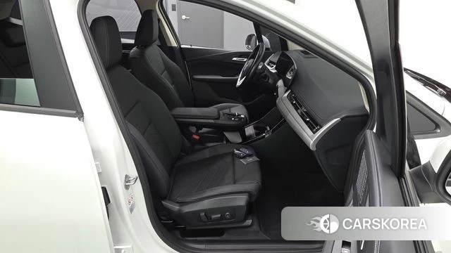 BMW 2 Series Active Tourer (U06) 2023 Белый из Кореи, фото 3