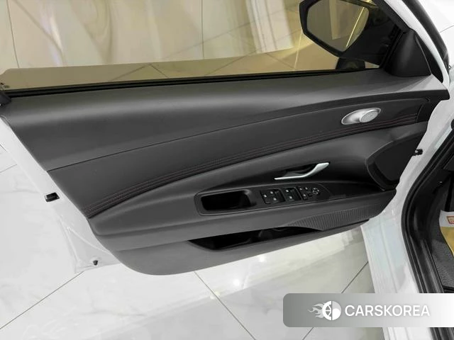 Hyundai Elantra 2023 Белый из Китая, фото 3