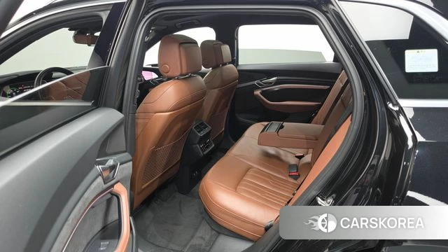 Audi e-Tron 2021 Черный из Кореи, фото 3