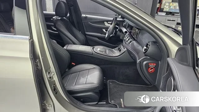 Mercedes-Benz E-Class W213 2021 Серебристо-серый из Кореи, фото 3