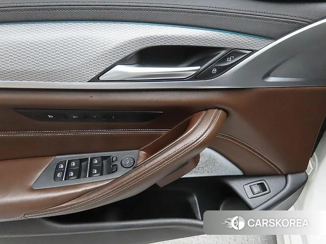 BMW 5 Series (G30) 2019 Белый из Кореи, фото 3