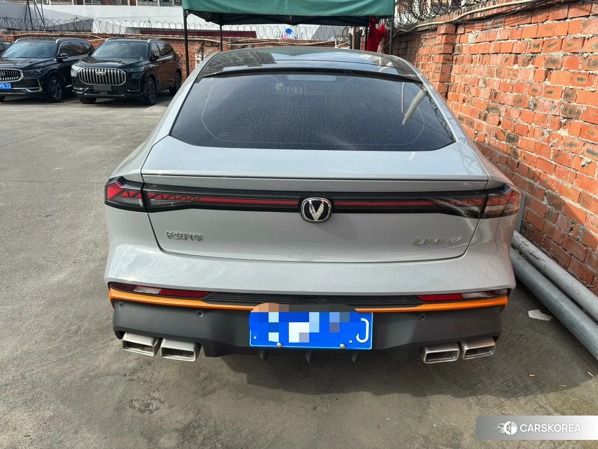 Chang'an UNI-V 2024 Серебристо-серый из Китая, фото 3