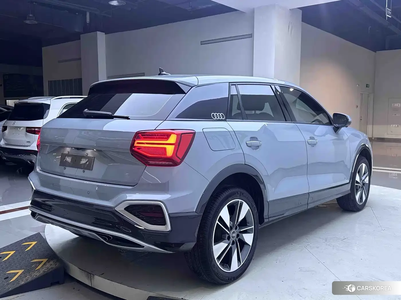 Audi Q2L 2022 Silver/gray из Китая, фото 3