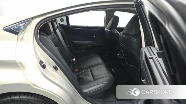 Lexus ES300h 7th generation 2019 Жемчужный цвет из Кореи, фото 3