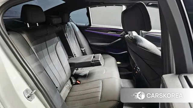 BMW 5 Series (G30) 2023 Белый из Кореи, фото 3