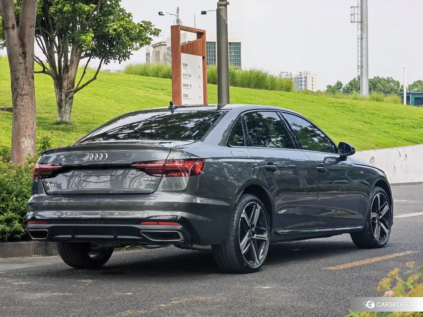 Audi A4L 2025 Silver/gray из Китая, фото 3