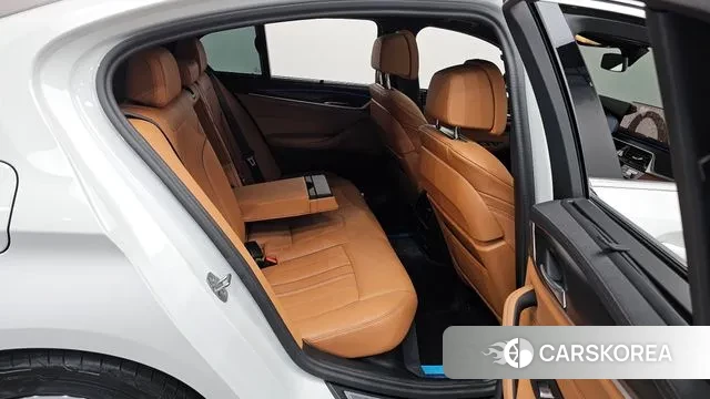 BMW 5 Series (G30) 2023 Белый из Кореи, фото 3