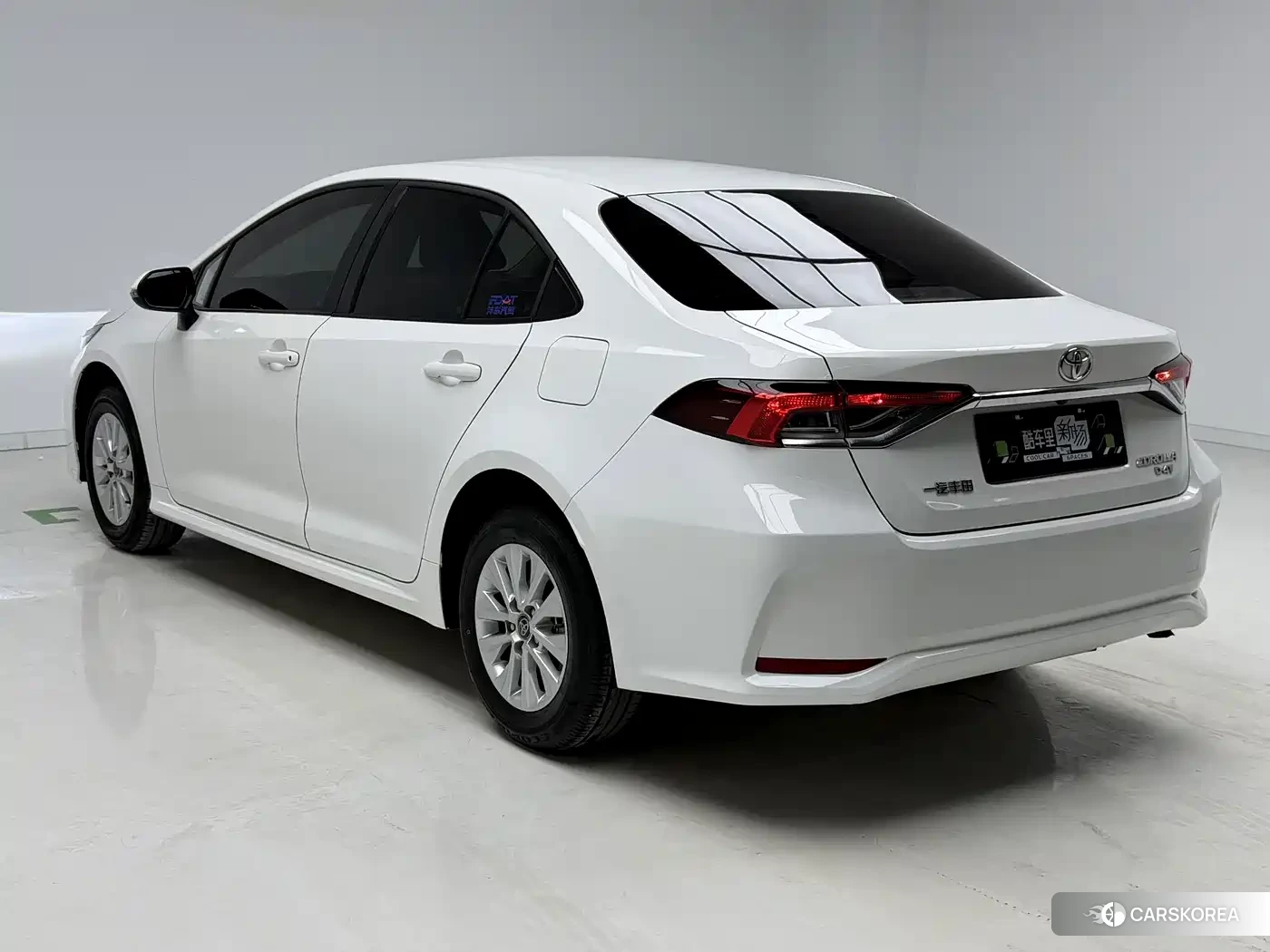 Toyota Corolla 2023 Белый из Китая, фото 3