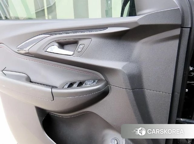 Chevrolet (GM Daewoo) Trailblazer 2023 Черный из Кореи, фото 3