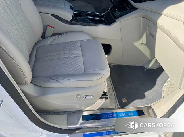 Buick GL8 2023 Белый из Китая, фото 3