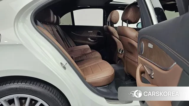 Mercedes-Benz E-Class W213 2022 Белый из Кореи, фото 3