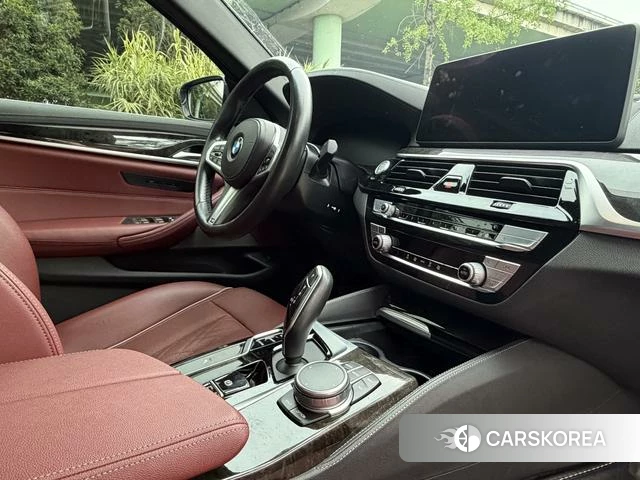 BMW 5 series 2021 Черный из Китая, фото 3