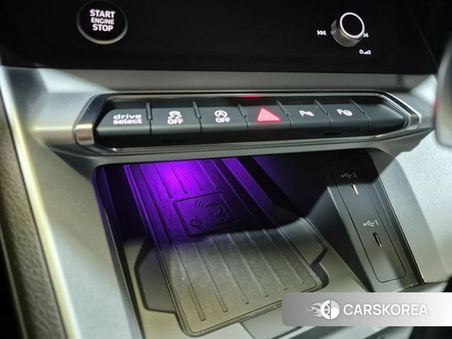 Audi Q3 (F3) 2025 Белый из Кореи, фото 3